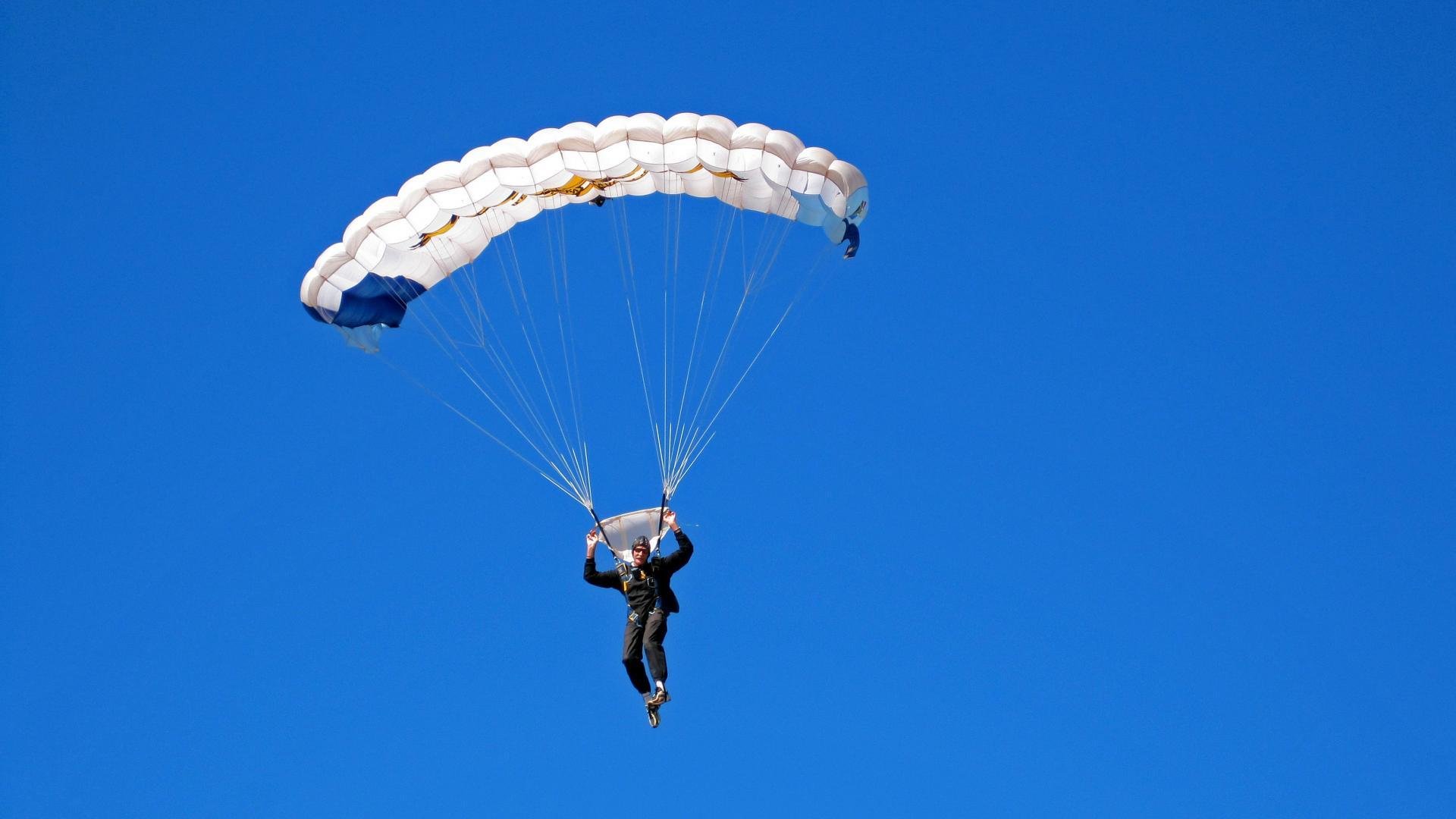76人狂胜吉林队，米切尔在奥运周期关键战接管比赛，一位超级巨星的时代宣言